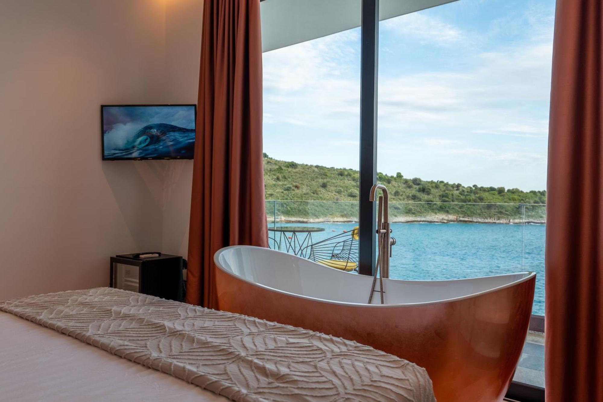 Siro Kerma Private Beach Villa Sarande Exterior photo